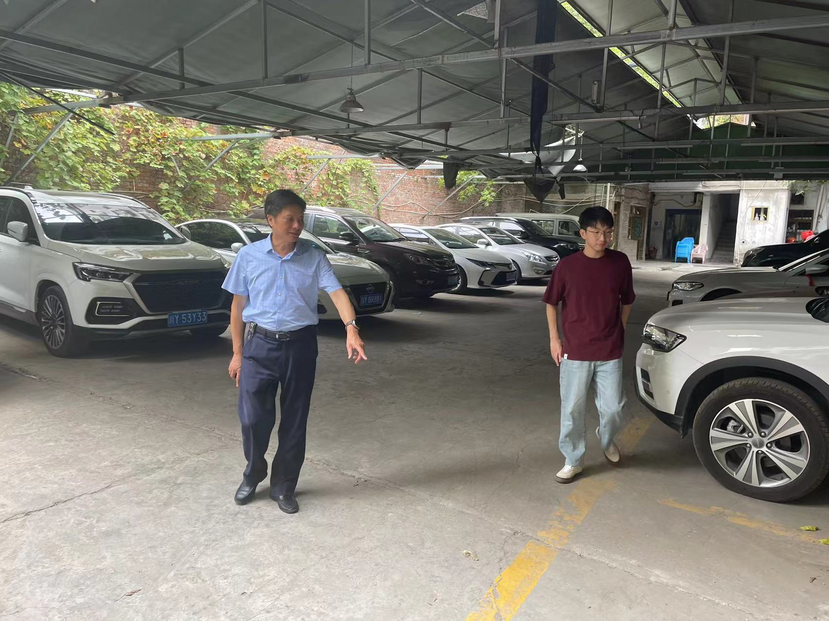 集團(tuán)黨委書記、董事長許大政深入 “包?！鄙鐓^(qū)開展創(chuàng)文督導(dǎo)工作